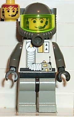 sp012 Exploriens - Helmet with Breathing Apparatus and Hose Torso